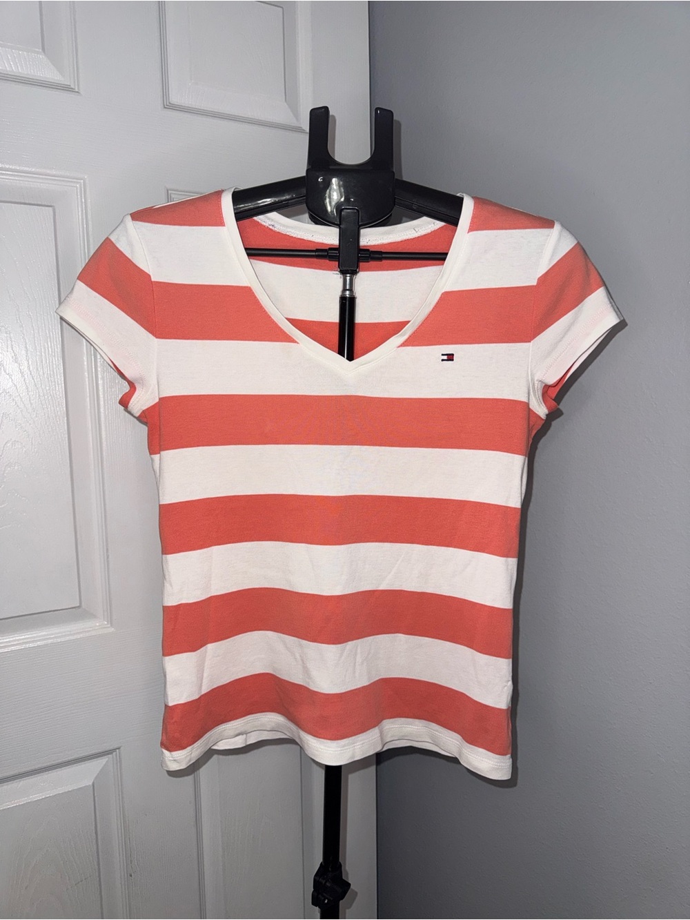 Tommy Hilfiger Womens M Coral White Striped V Neck Short Sleeve T Shirt Preppy